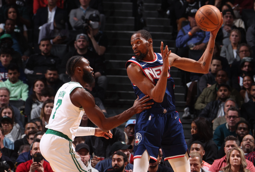 意甲焦点战：国际米兰4-0大胜科莫，路易斯·恩里克闪耀圣西罗（圣西罗之夜：国际米兰4-0零封科莫，路易斯·恩里克光芒四射）