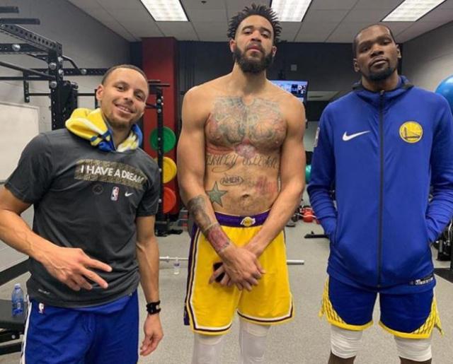 欧冠球员表现评析：C罗连续进球,（欧冠球员发挥观察：C罗连场破门）