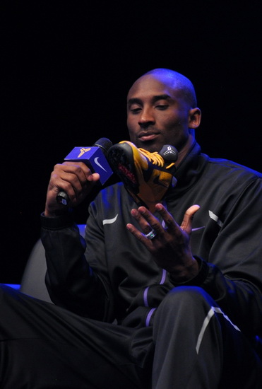 凯尔谈阿德耶米、施洛特贝克续约：我并不是解约条款的拥护者（凯尔评阿德耶米、施洛特贝克续约：我不赞成设立解约条款）