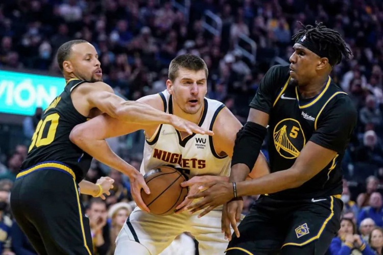 曼联女足比赛厕所厕纸问题仍未解决（曼联女足赛场卫生间厕纸问题尚未得到解决）