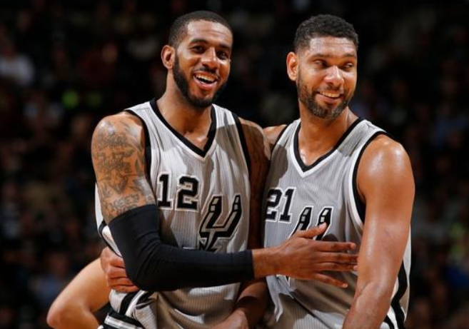 阿内·斯洛特在利物浦和解谈判后召回了穆罕默德·萨拉赫，但问题依然存在。（与利物浦言和后，阿内·斯洛特召回穆罕默德·萨拉赫，矛盾仍未解决）