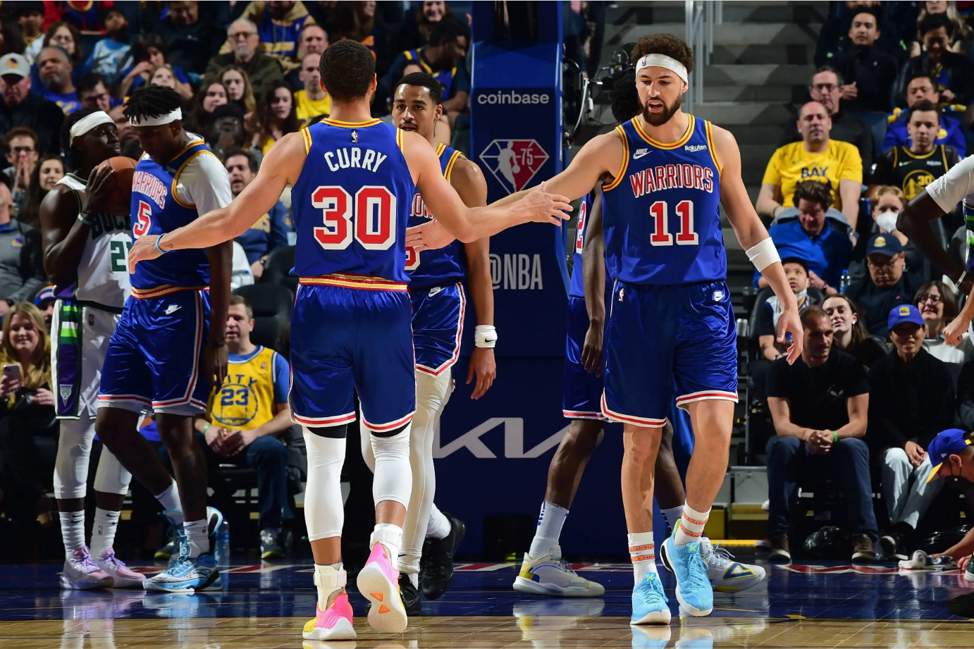 00后巅峰对决，ATP年终总决赛“辛卡决”，辛纳卫冕（00后巅峰相逢：ATP年终总决赛上演“辛卡大战”，辛纳成功卫冕）