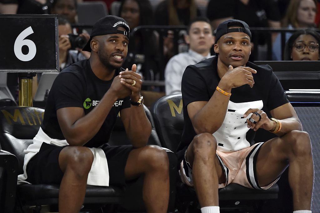 德佬：那不勒斯比去年更强；我喜欢意大利诺这样的教练（德佬：今年的那不勒斯更强；我欣赏像意大利诺这样的主帅）