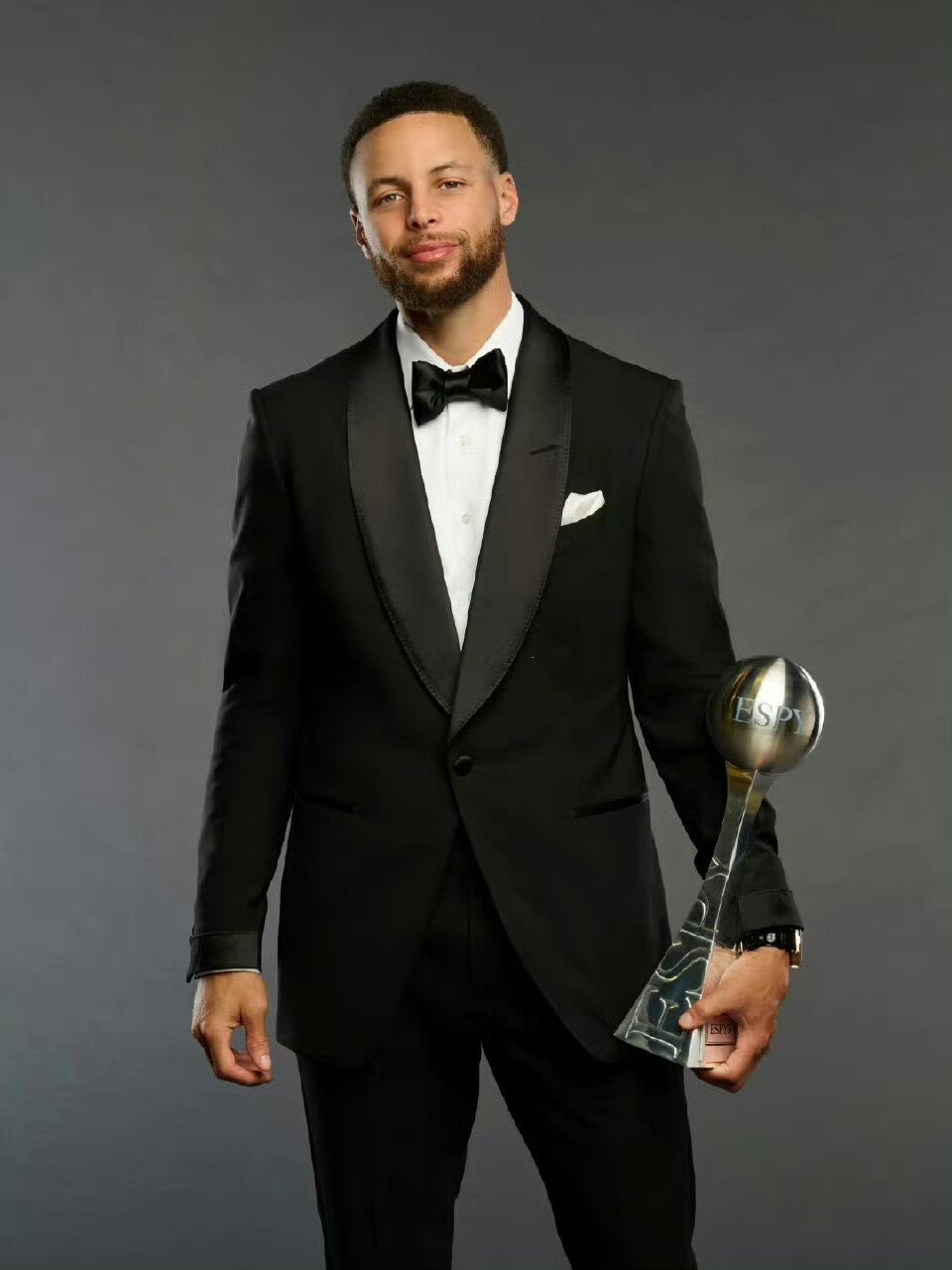 2025年亚洲锦标赛盛装舞步个人决赛 饶嘉怡获得冠军（饶嘉怡摘得2025年亚锦赛盛装舞步个人赛冠军）